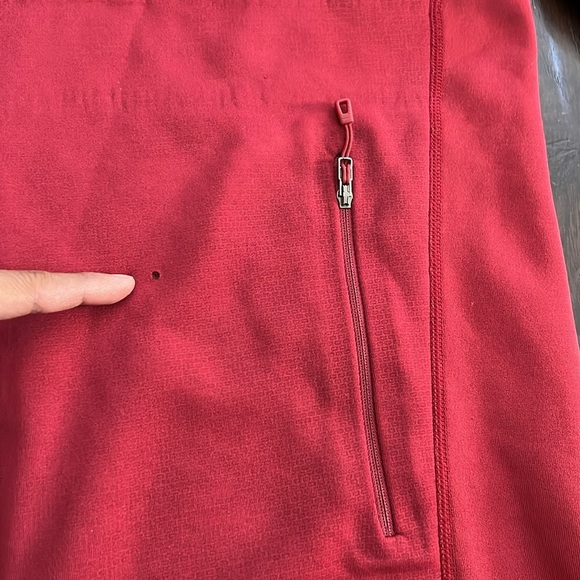 Patagonia full sleeve full zipper jacket men’s size L current size S - a hole - Picture 10 of 10